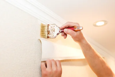 Pose de papier peint à Saumos — revêtements muraux et toiles de verre